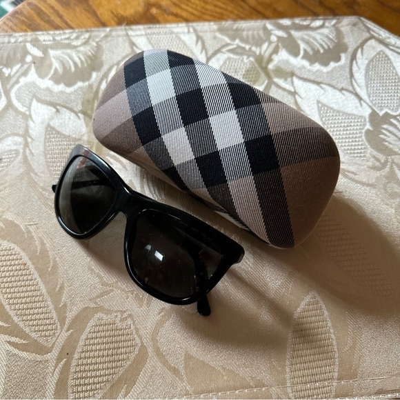Vintage Burberry Sunglasses With Case Preowned very good condition main image 15